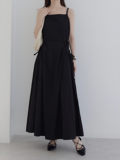 yNEWzribbon drawstring pocket dress / black