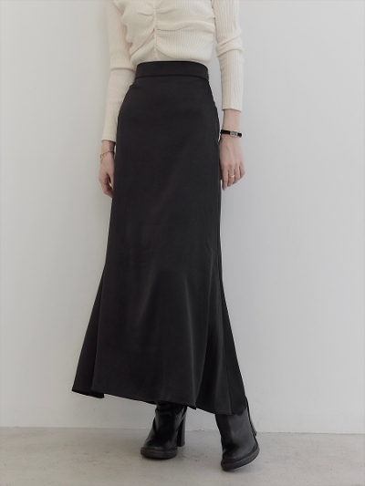 yNEWzmatte satin flare skirt / black