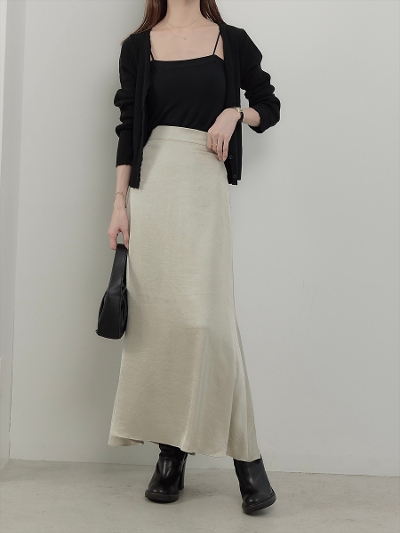 yNEWzmatte satin flare skirt / beige