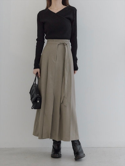 yNEWzribbon belt tuck pleats skirt / beige