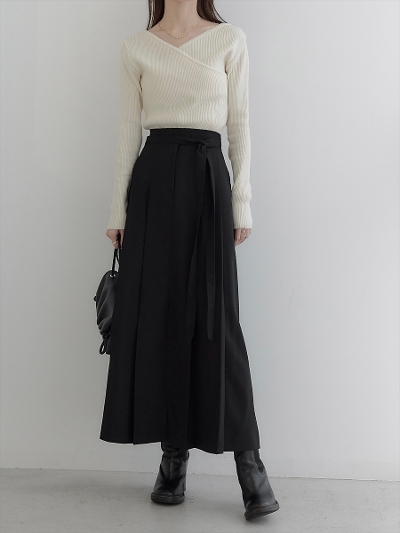 yNEWzribbon belt tuck pleats skirt / black